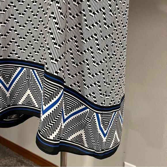 A-line loose fit zig zag print sleeveless blouse - Picture 4 of 13